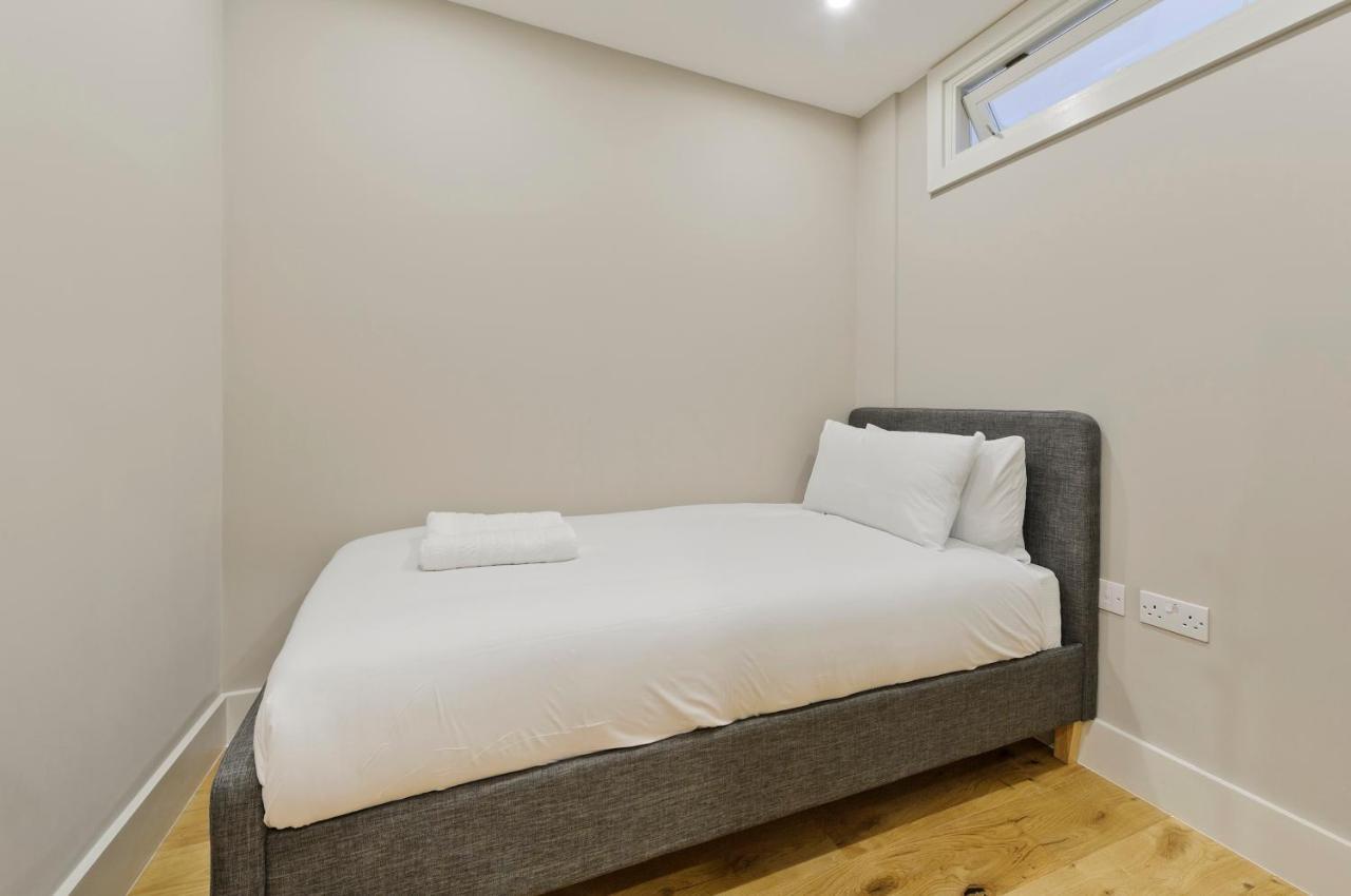 Immaculate New In Chelsea By Underthedoormat * Londres