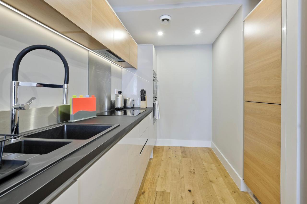 Immaculate New In Chelsea By Underthedoormat Apartamento *