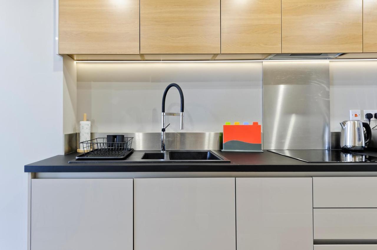 Immaculate New In Chelsea By Underthedoormat * Londres
